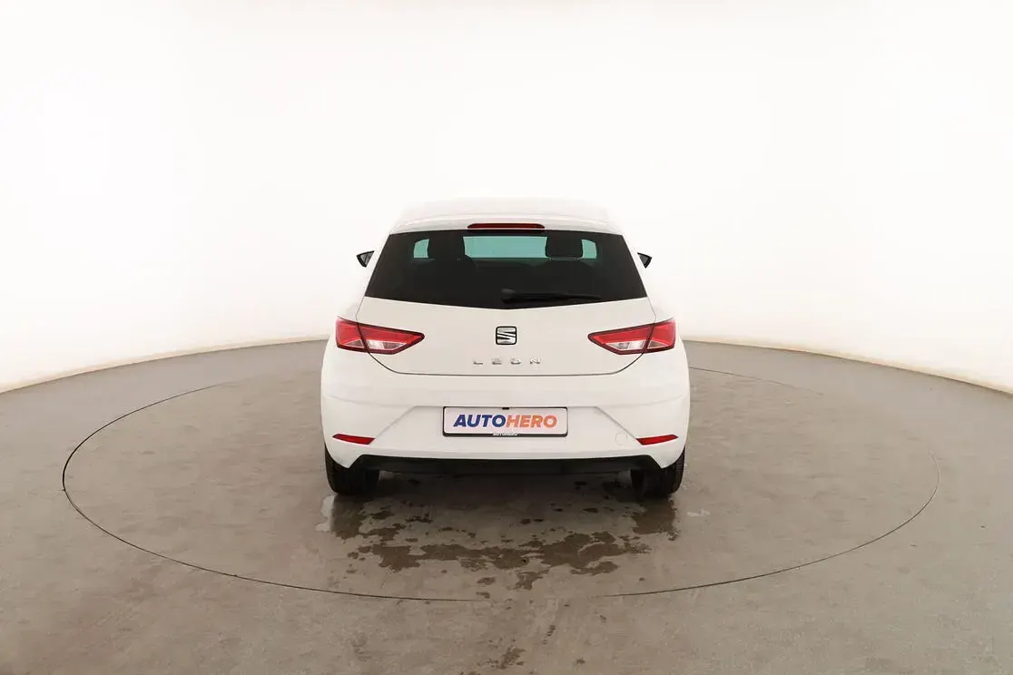 Usado Seat Leon Style 131 CV (96 kW) 2020 Blanco Berlina
