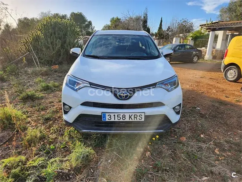 Usado Toyota RAV4 Hybrid Advance 197 CV (144 kW) 2018 Blanco SUV