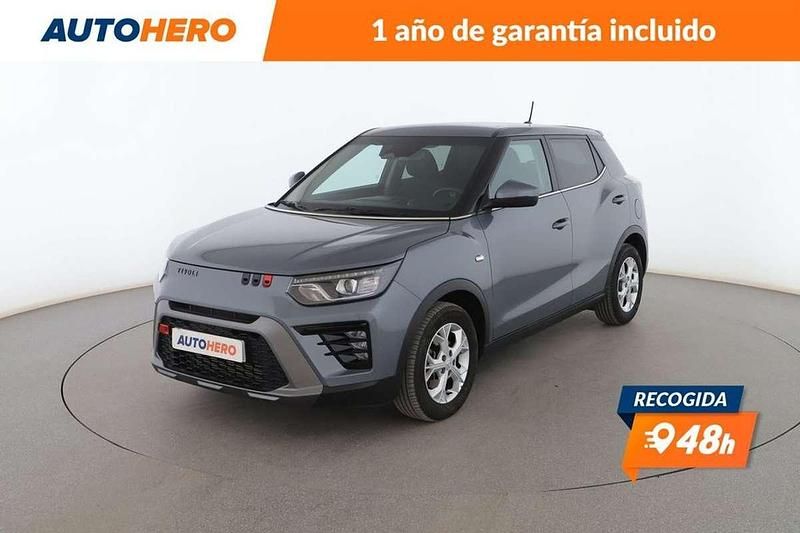 Gris Usado 2024 Ssangyong (KGM) Tivoli SUV | 17.428 € - Imagen 1/3