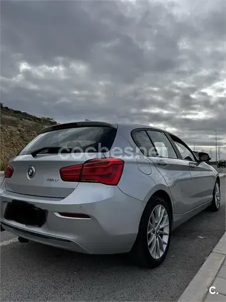Usado BMW 118 Comfort Edition 150 CV (110 kW) 2018 Gris / plata Berlina