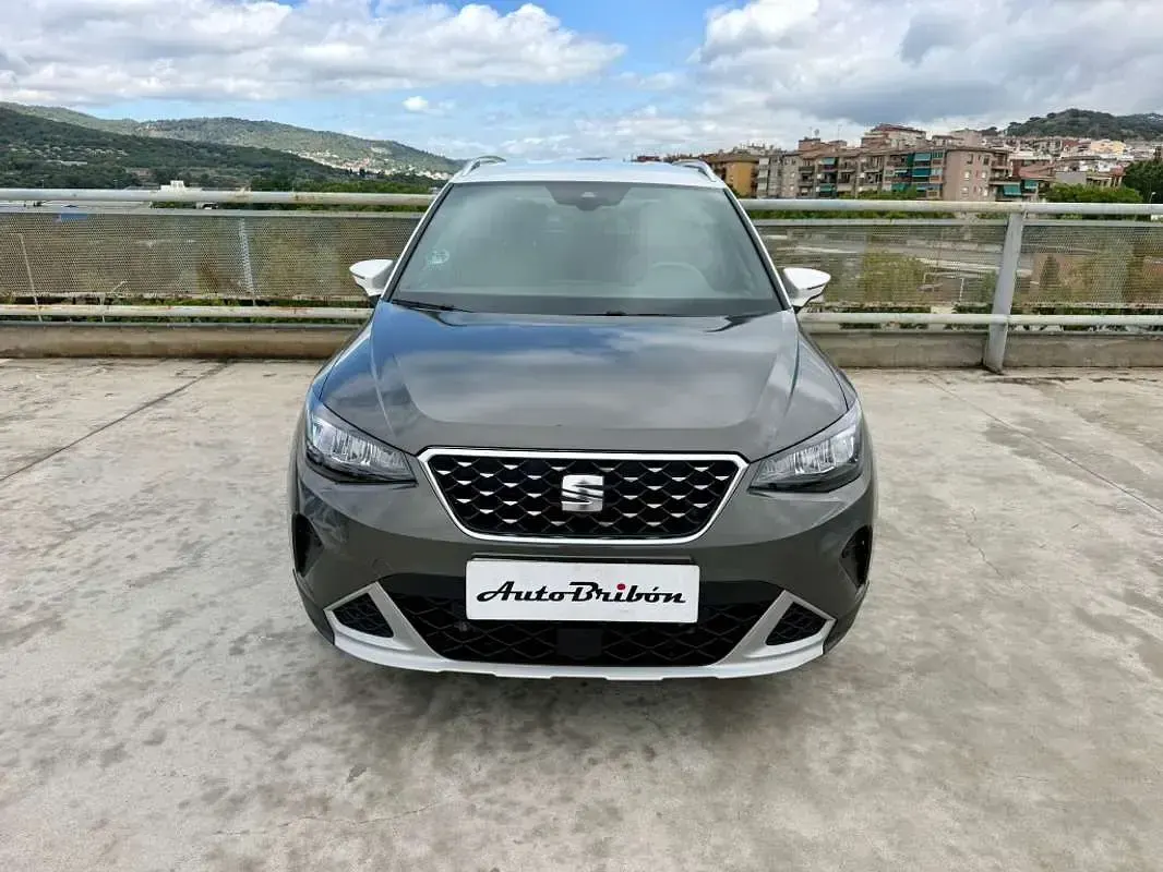 Usado Seat Arona 116 CV (85 kW) 2025 Gris SUV