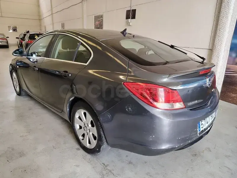 Usado Opel Insignia Edition 130 CV (95 kW) 2011 Gris / plata Berlina