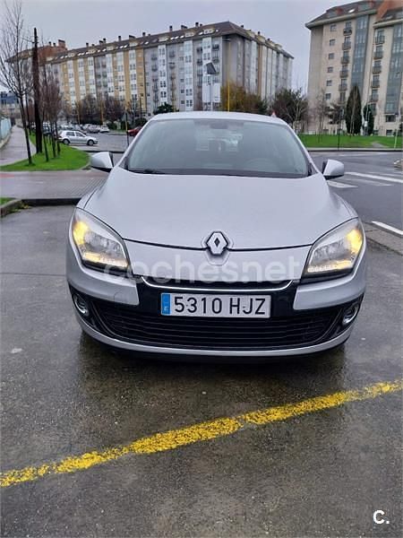 Usado Renault Mégane Dynamique 110 CV (80 kW) 2012 Gris / plata Berlina