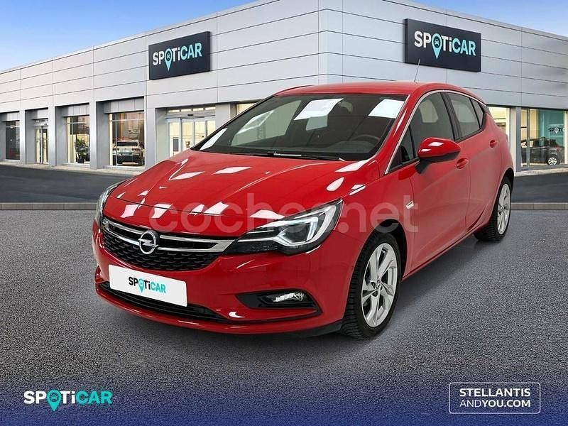 Rojo Usado 2017 Opel Astra Dynamic Berlina | 12.400 € (Precio justo) - Imagen 1/4