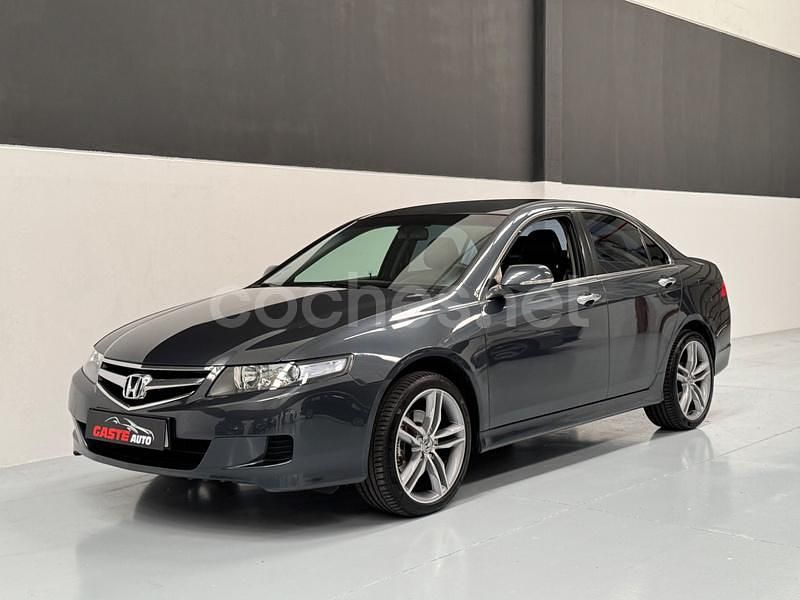 Gris / plata Usado 2008 Honda Accord Comfort Berlina | 8990 € (Precio justo) - Imagen 1/4