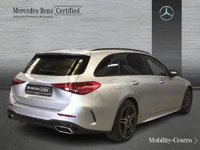 Usado Mercedes C300e 313 CV (230 kW) 2025 Plata hightech Familiar