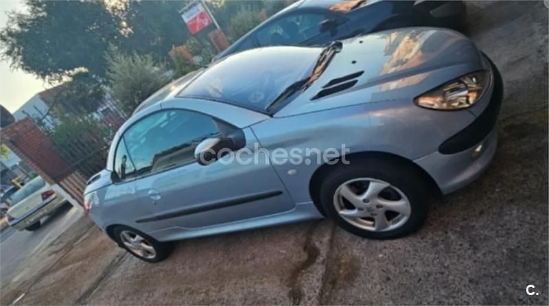 Gris / plata Usado 2002 Peugeot 206 Descapotable | 1900 € (Buen precio) - Imagen 1/1