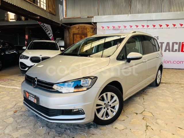 Gris Usado 2020 VW Touran Advance Monovolumen | 23.900 € (Caro) - Imagen 1/4