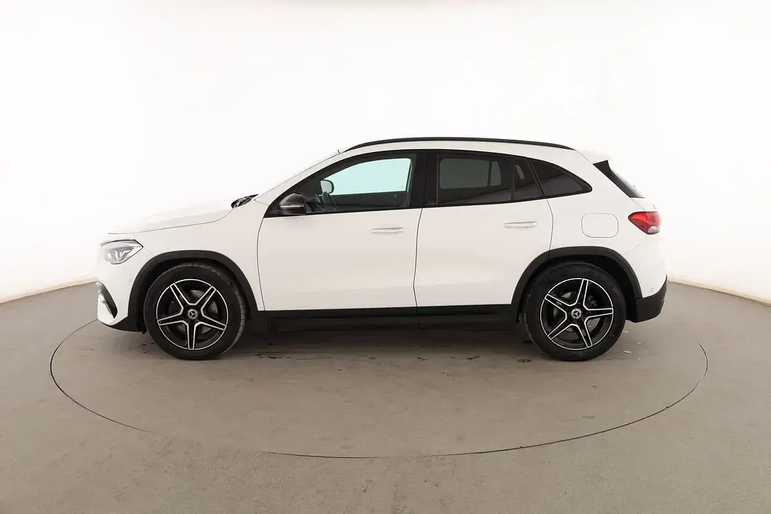 Usado Mercedes GLA200 AMG line 150 CV (110 kW) 2020 Blanco SUV
