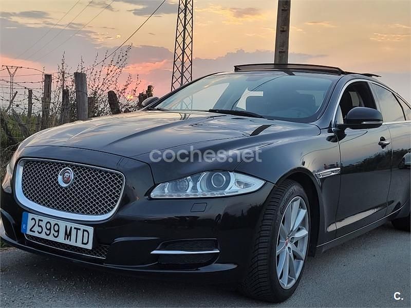 Usado Jaguar XJ Premium Luxury 275 CV (202 kW) 2014 Negro Berlina