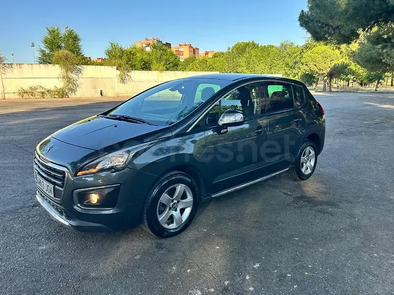 Usado Peugeot 3008 Style 120 CV (88 kW) 2015 Gris / plata Familiar