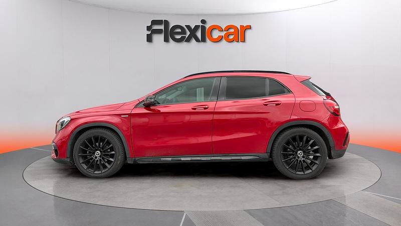 Usado Mercedes GLA180 122 CV (89 kW) 2020 Rojo SUV