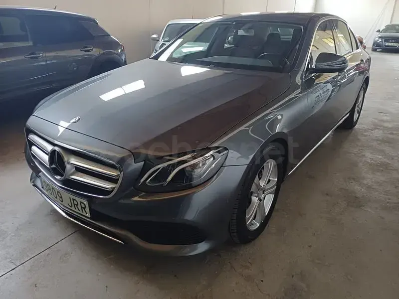 Usado Mercedes E220 194 CV (142 kW) 2016 Gris / plata Berlina