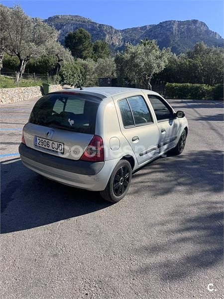 Begagnad Renault Clio II 65 HK (47 kW) 2003 Grön Sedan