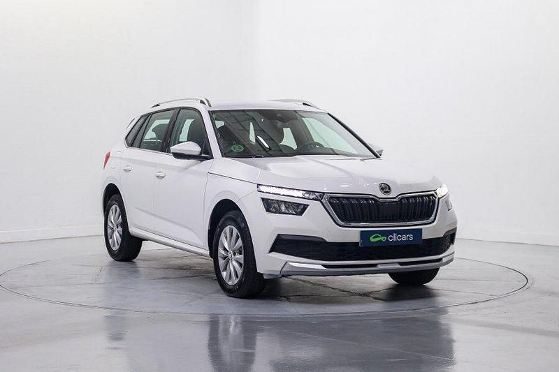 Usado Skoda Kamiq Ambition 110 CV (80 kW) 2021 Blanco SUV