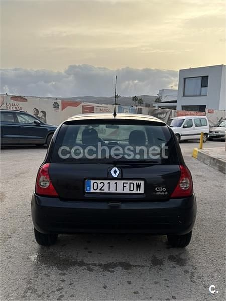 Usado Renault Clio II Authentique 75 CV (55 kW) 2006 Negro Berlina