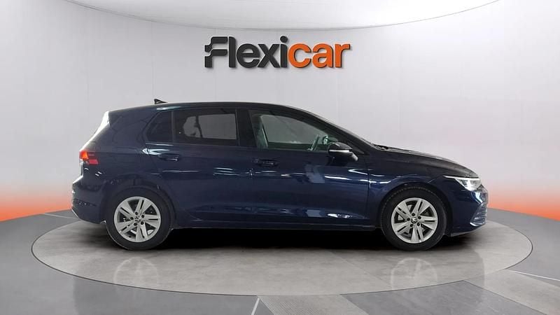 Usado VW Golf VIII Life 116 CV (85 kW) 2021 Azul Berlina