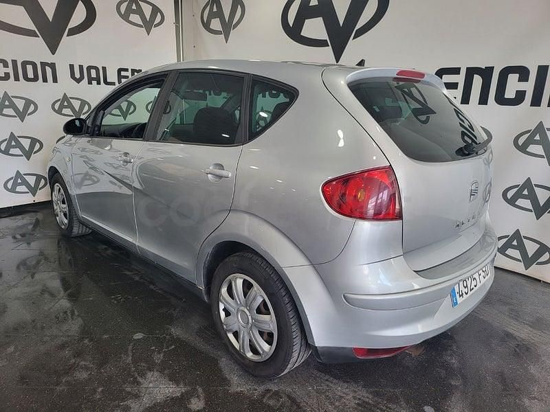 Usado Seat Altea Reference 102 CV (75 kW) 2007 Gris / plata Monovolumen