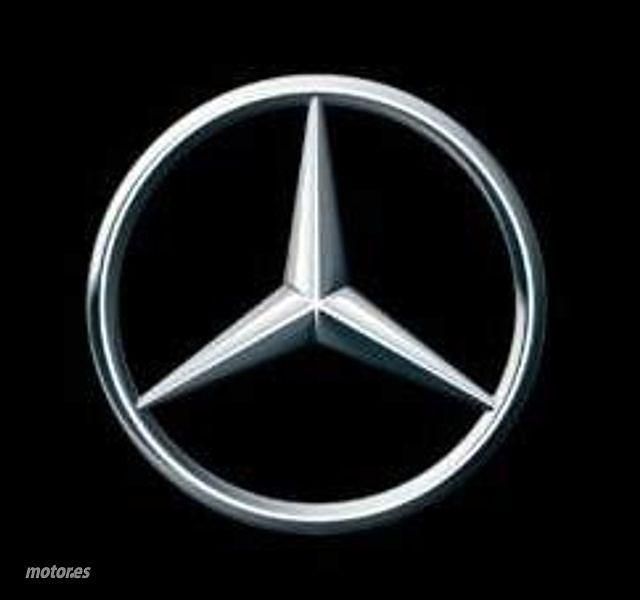 Usado Mercedes GLA200 AMG line 150 CV (110 kW) 2024 Gris / plateado SUV