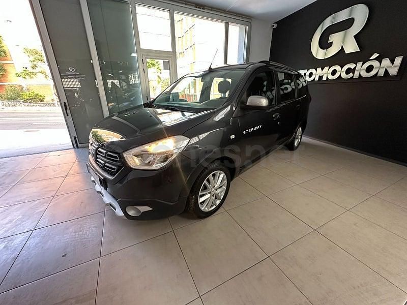 Usado Dacia Lodgy Comfort 115 CV (84 kW) 2022 Gris / plata Monovolumen
