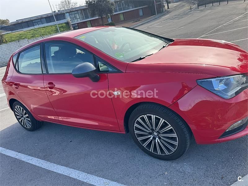 Usado Seat Ibiza Style 95 CV (69 kW) 2015 Rojo Berlina