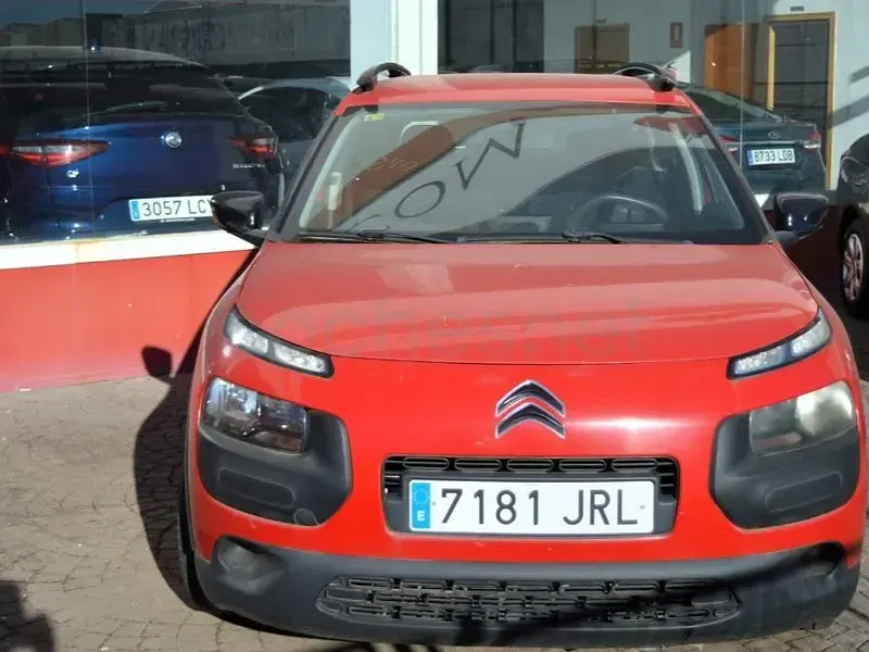Usado Citroën C4 Feel 82 CV (60 kW) 2016 Rojo Berlina