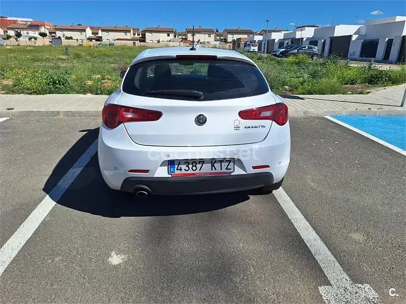 Usado Alfa Romeo Giulietta Super 120 CV (88 kW) 2019 Blanco Utilitario