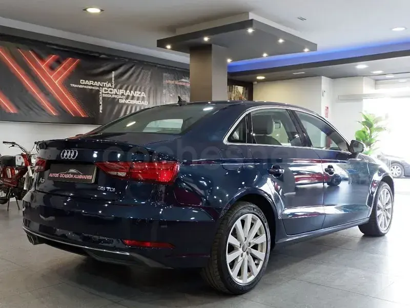 Usado Audi A3 150 CV (110 kW) 2019 Azul Berlina