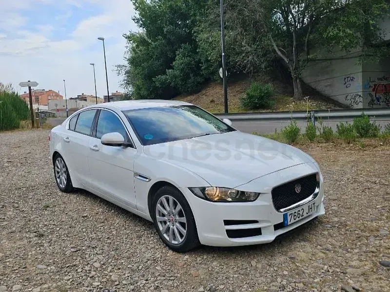 Usado Jaguar XE 180 CV (132 kW) 2015 Blanco Berlina