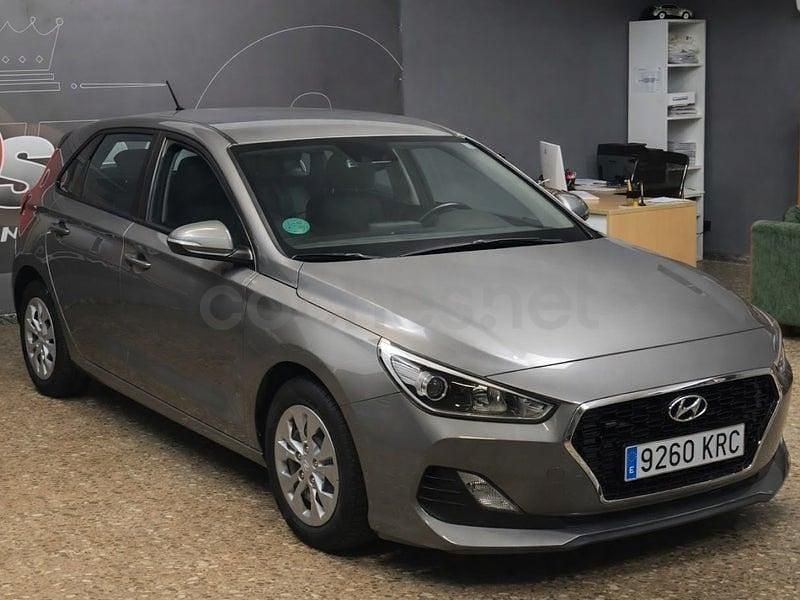Usado Hyundai i30 120 CV (88 kW) 2018 Beige Berlina