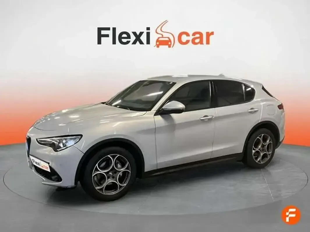 Usado Alfa Romeo Stelvio Sprint 160 CV (117 kW) 2022 Gris SUV