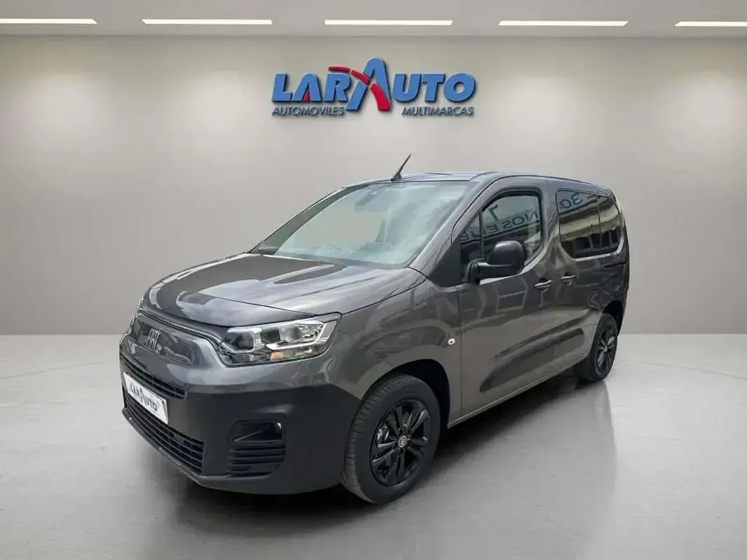 Usado Fiat Doblò Feel 102 CV (75 kW) 2023 Gris Monovolumen
