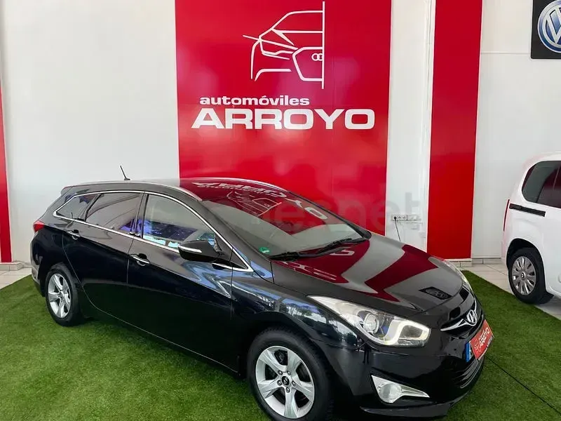 Usado Hyundai i40 115 CV (84 kW) 2012 Negro Familiar