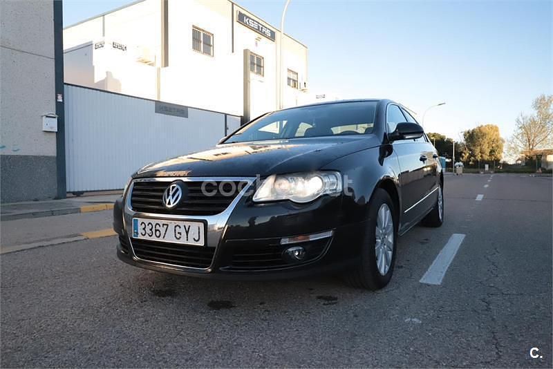 Usado VW Passat Highline 140 CV (102 kW) 2010 Gris / plata Berlina
