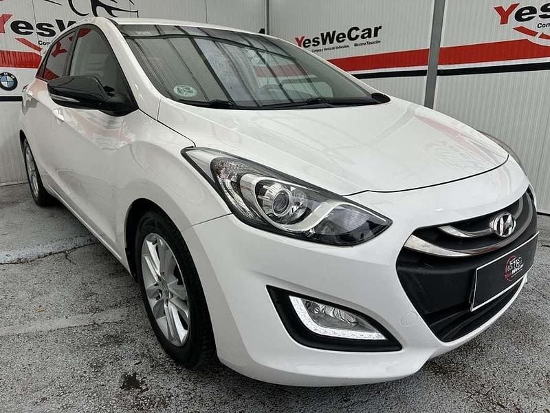 Blanco Usado 2014 Hyundai i30 Utilitario | 7790 € (Precio justo) - Imagen 1/4