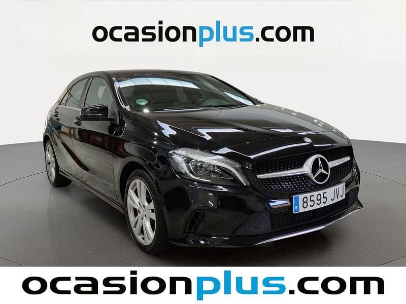 Usado Mercedes A180 Urban 122 CV (89 kW) 2016 Negro Utilitario