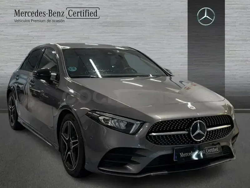 Usado Mercedes A180 136 CV (100 kW) 2022 Gris / plata Berlina