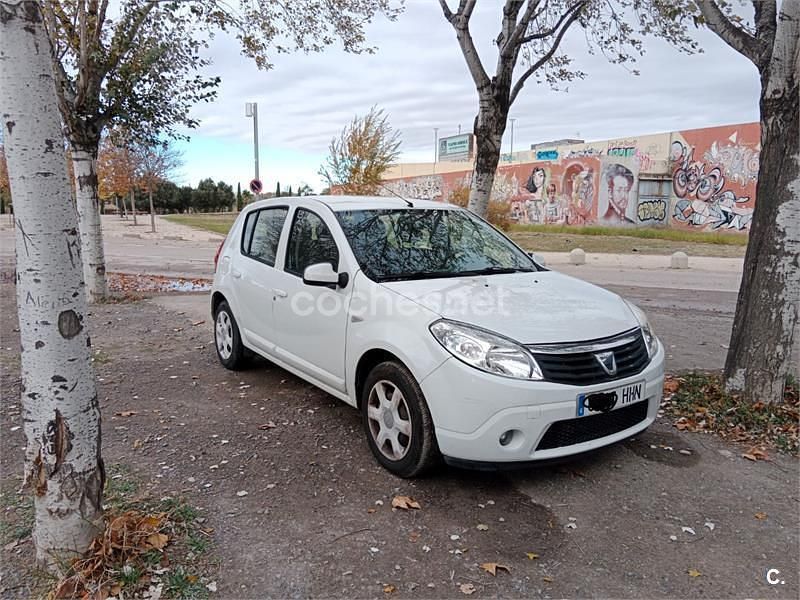 Blanco Usado 2011 Dacia Sandero Lauréate Berlina | 3900 € (Precio justo) - Imagen 1/4