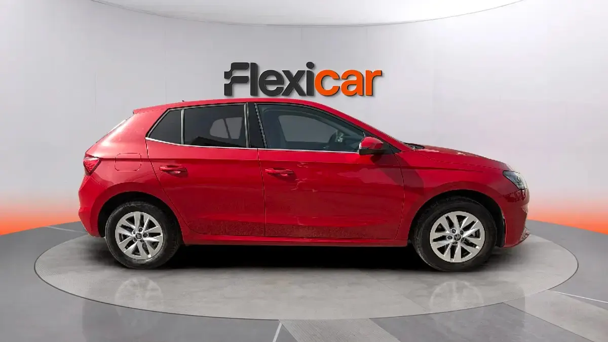 Usado Skoda Fabia Selection 116 CV (85 kW) 2025 Rojo Utilitario