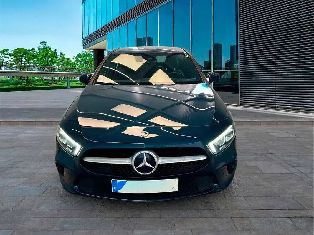 Usado Mercedes CLA180 116 CV (85 kW) 2022 Azul Berlina