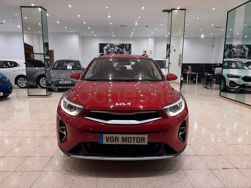 Usado Kia Stonic 100 CV (73 kW) 2022 Rojo SUV