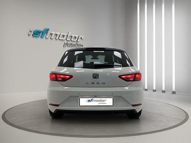 Usado Seat Leon Style 130 CV (95 kW) 2018 Blanco Berlina