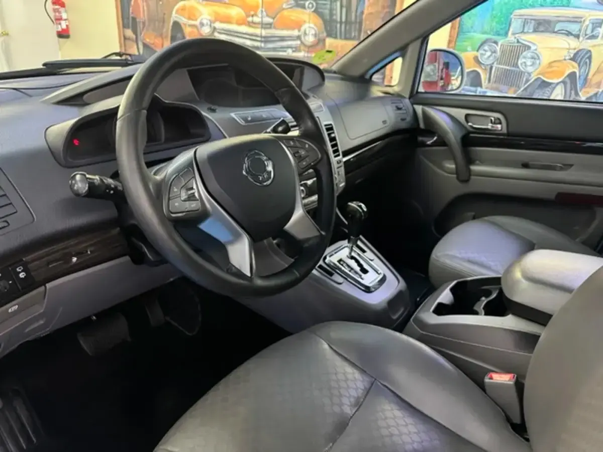 Usado SsangYong Rodius Limited 178 CV (130 kW) 2015 Blanco Monovolumen