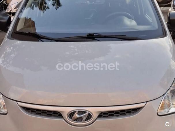 Usado Hyundai i10 Comfort 78 CV (57 kW) 2010 Gris / plata Utilitario