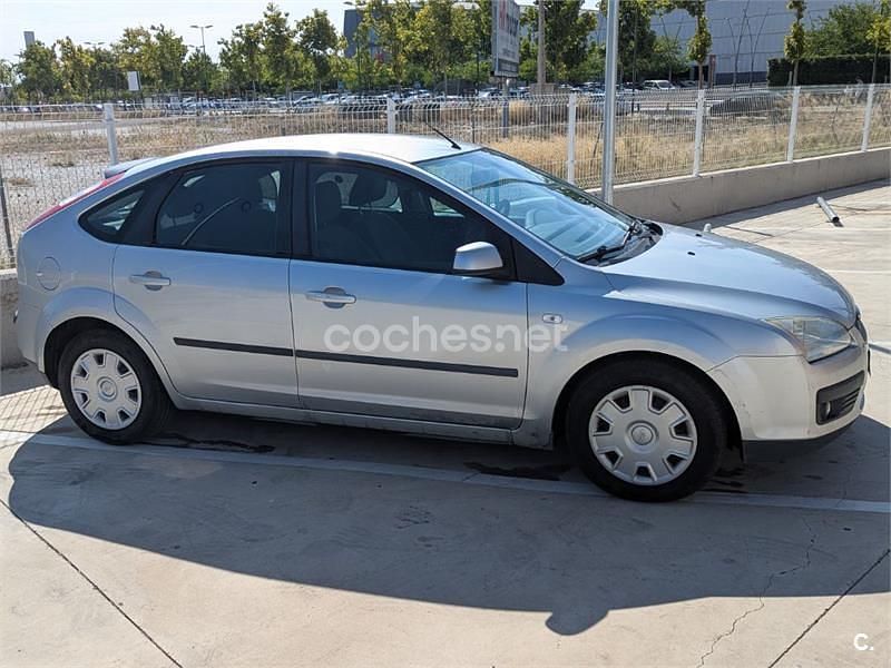 Gris / plata Usado 2007 Ford Focus Trend Berlina | 2900 € (Precio justo) - Imagen 1/4