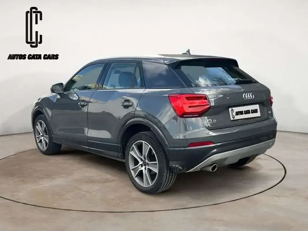 Usado Audi Q2 Design 116 CV (85 kW) 2018 Gris SUV