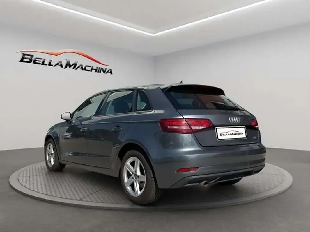 Usado Audi A3 Sportback 110 CV (80 kW) 2017 Gris Utilitario
