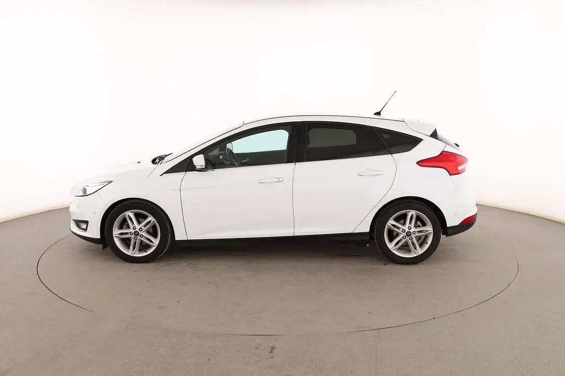 Usado Ford Focus Titanium 120 CV (88 kW) 2016 Blanco Berlina