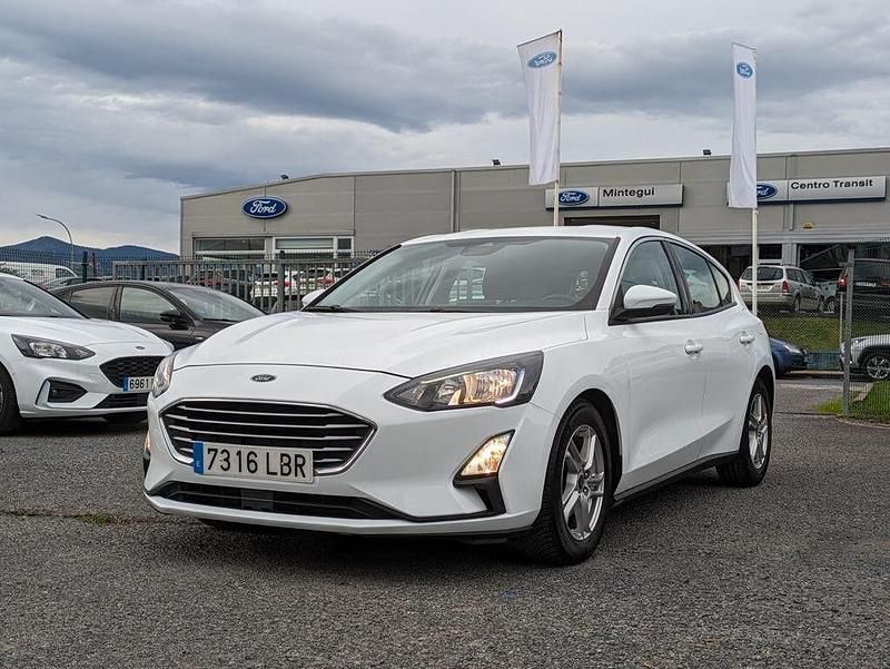 Blanco Usado 2019 Ford Focus Trend Berlina | 18.900 € (Caro) - Imagen 1/4