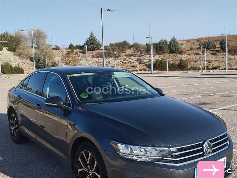 Negro Usado 2019 VW Passat Executive Berlina | 16.999 € (Precio justo) - Imagen 1/4